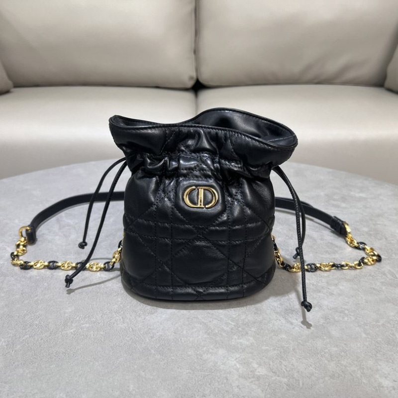 D*or bucket bags
